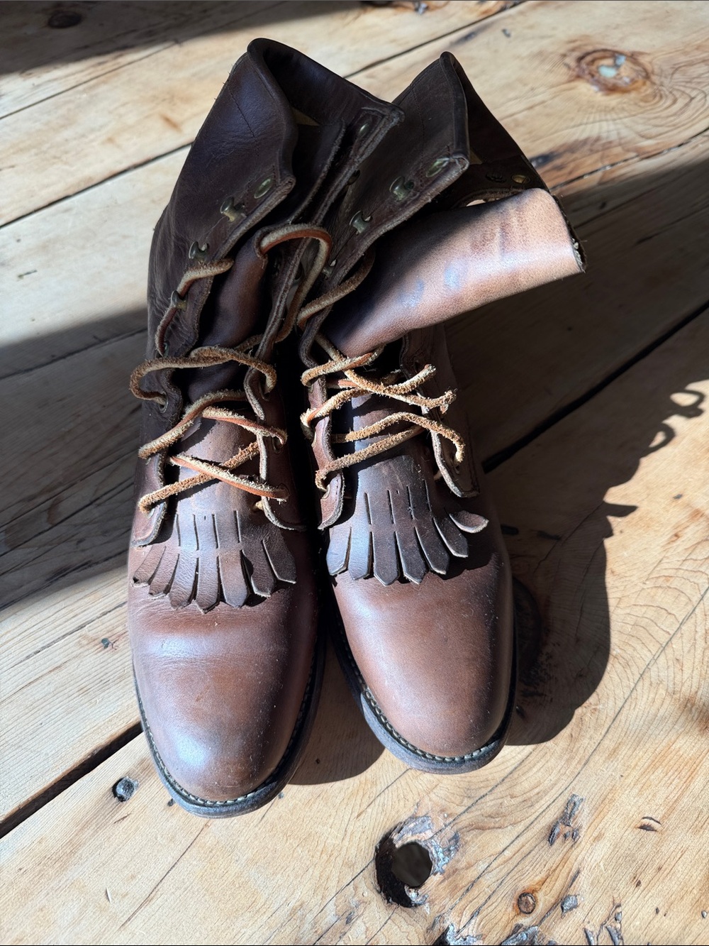 Women’s vintage Brown Leather Roper Lace-Up Boots with Kiltie Fringe